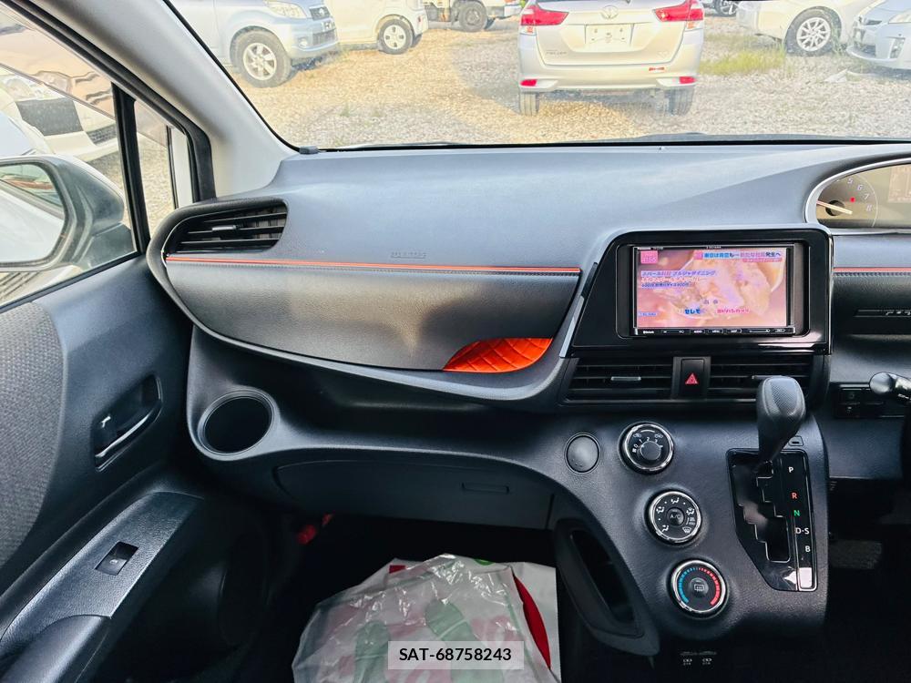 Toyota SIENTA 2019-09 8711425-17