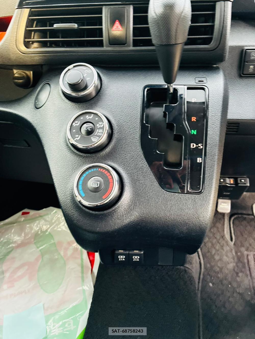 Toyota SIENTA 2019-09 8711425-21