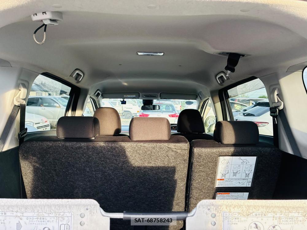 Toyota SIENTA 2019-09 8711425-24