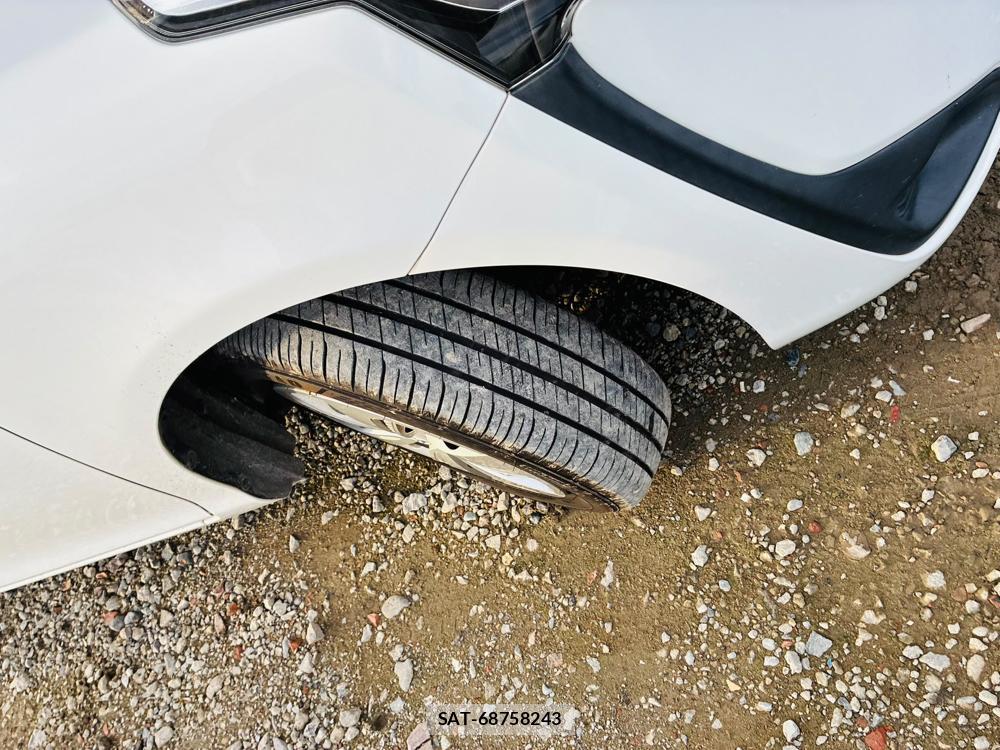 Toyota SIENTA 2019-09 8711425-32