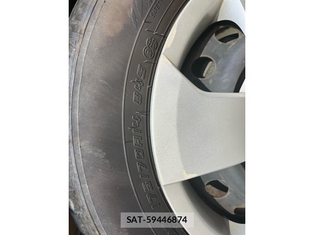 Toyota SIENTA 2010-02 8831599-12