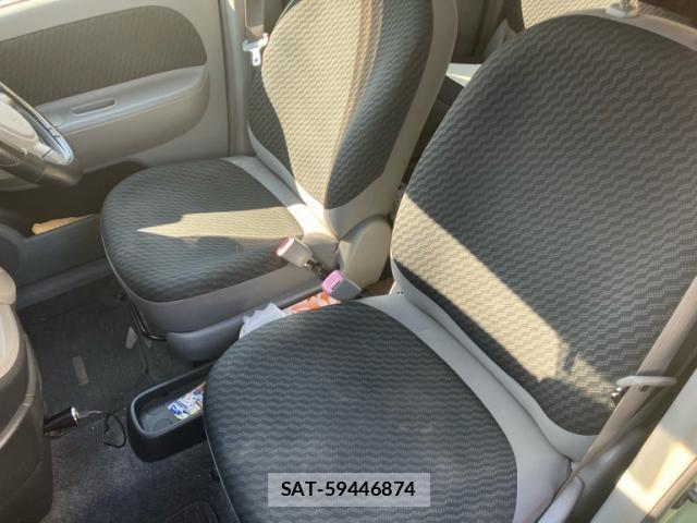 Toyota SIENTA 2010-02 8831599-13