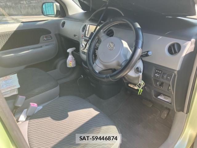 Toyota SIENTA 2010-02 8831599-17
