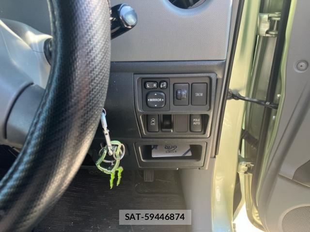 Toyota SIENTA 2010-02 8831599-19