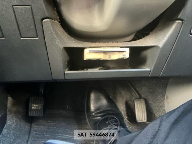 Toyota SIENTA 2010-02 8831599-21