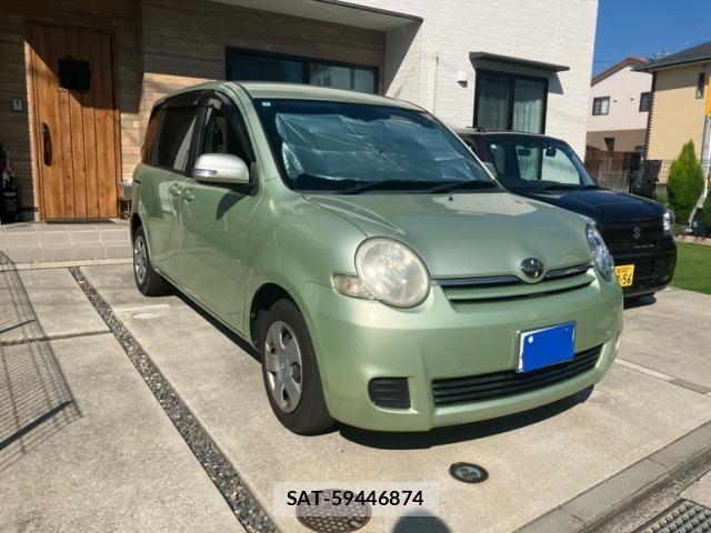 Toyota SIENTA 2010-02 8831599-2