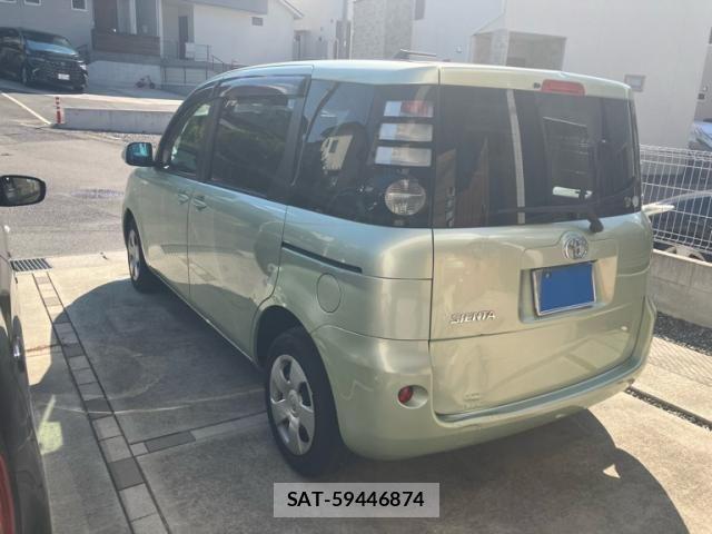 Toyota SIENTA 2010-02 8831599-4