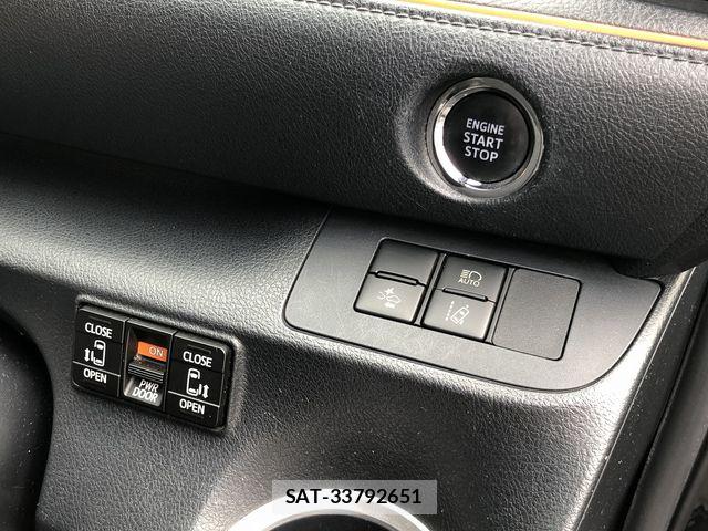 Toyota SIENTA 2017-09 8831591-23