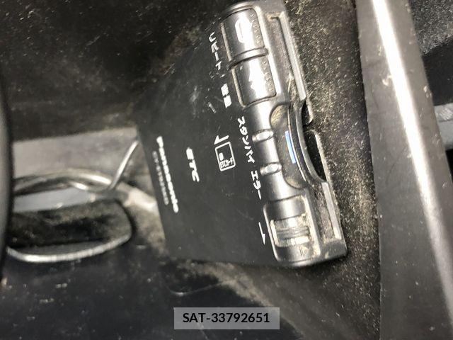 Toyota SIENTA 2017-09 8831591-27