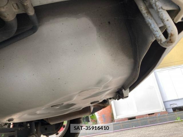 Toyota SIENTA 2008-02 8831598-9