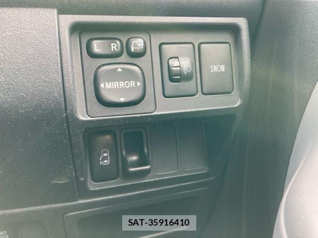 Toyota SIENTA 2008-02 8831598-19