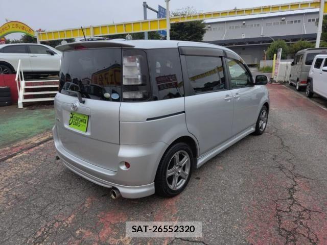 Toyota SIENTA 2011-07 8831592-10