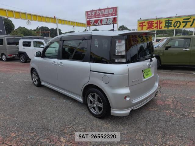 Toyota SIENTA 2011-07 8831592-11