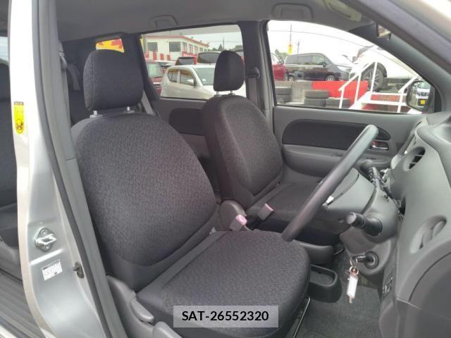 Toyota SIENTA 2011-07 8831592-12