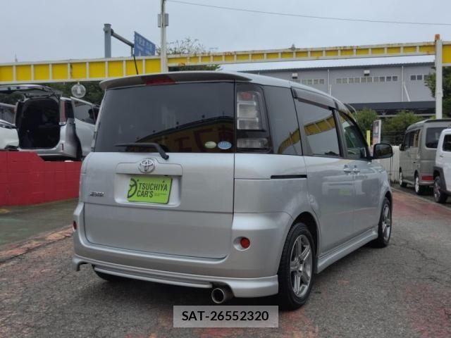 Toyota SIENTA 2011-07 8831592-1