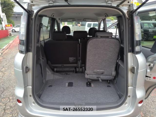 Toyota SIENTA 2011-07 8831592-23