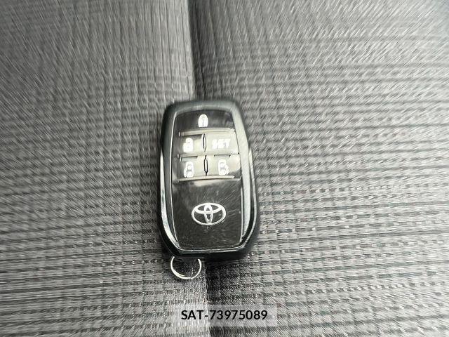 Toyota SIENTA 2021-09 8831570-15