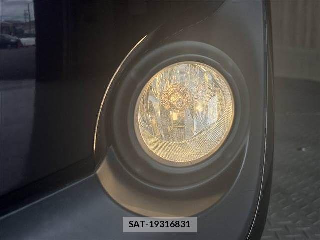 Toyota SIENTA 2018-01 8831580-12