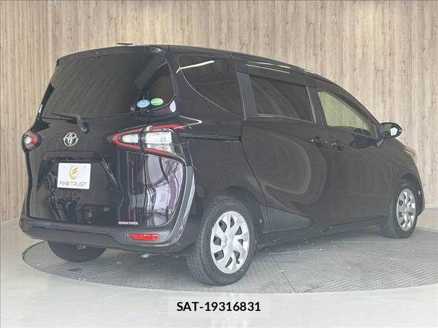 Toyota SIENTA 2018-01 8831580-18