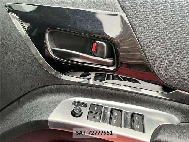 Toyota SIENTA 2017-03 8831590-10