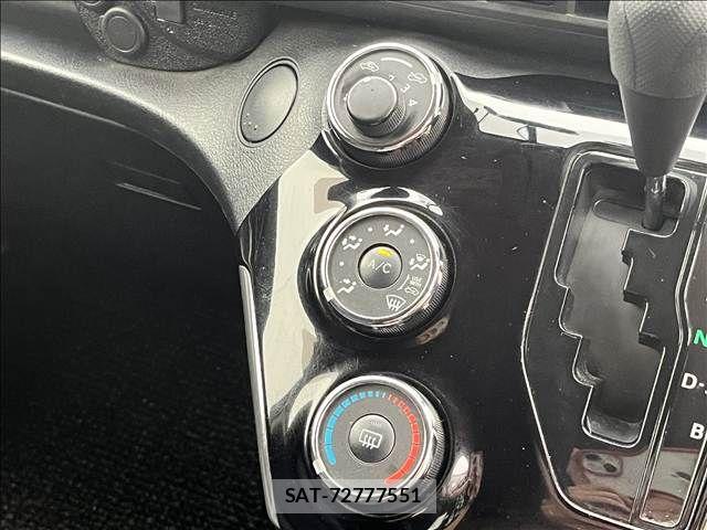 Toyota SIENTA 2017-03 8831590-19