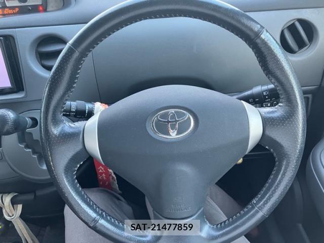 Toyota SIENTA 2012-05 8831594-11