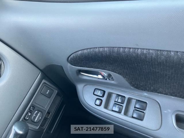Toyota SIENTA 2012-05 8831594-12