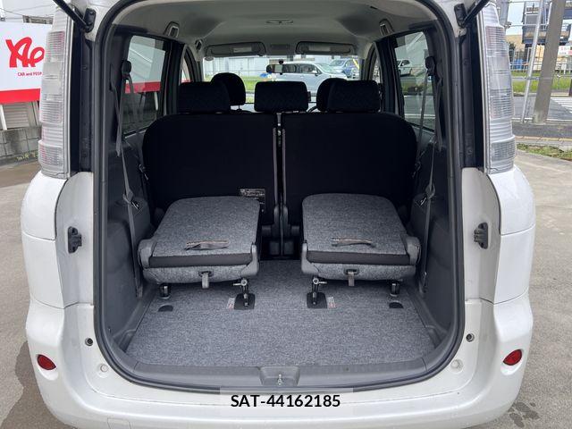 Toyota SIENTA 2012-06 8831593-10