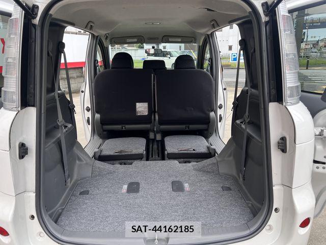 Toyota SIENTA 2012-06 8831593-11