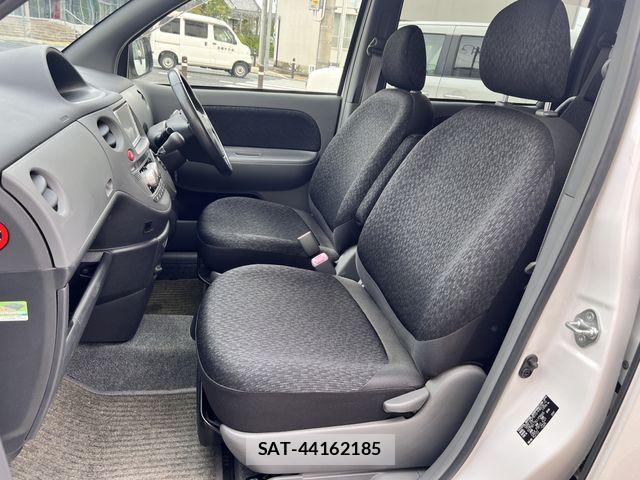 Toyota SIENTA 2012-06 8831593-14