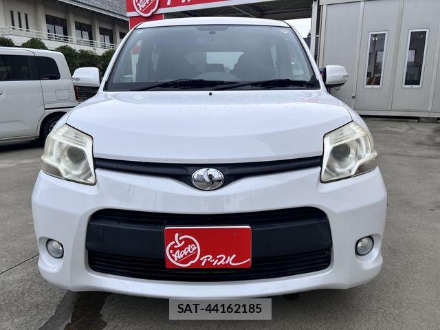 Toyota SIENTA 2012-06 8831593-17