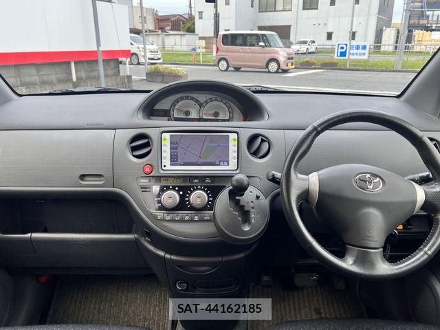 Toyota SIENTA 2012-06 8831593-1