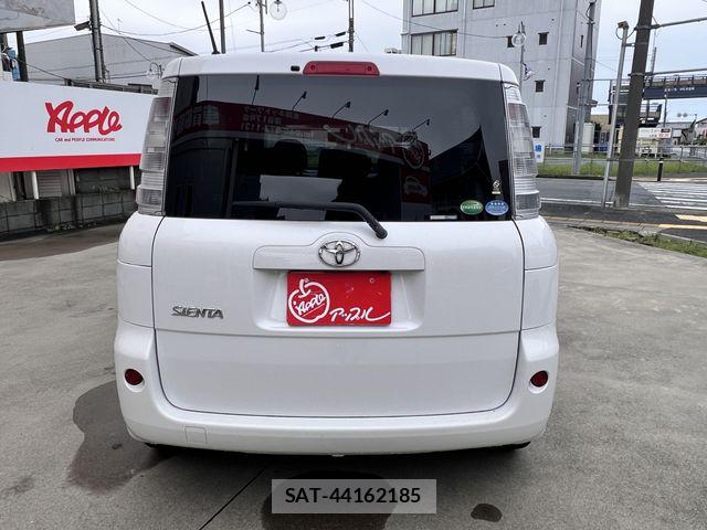 Toyota SIENTA 2012-06 8831593-21