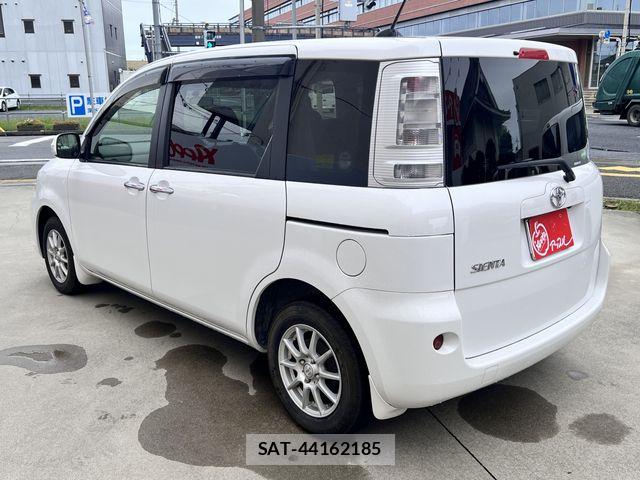 Toyota SIENTA 2012-06 8831593-22
