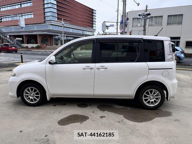 Toyota SIENTA 2012-06 8831593-23