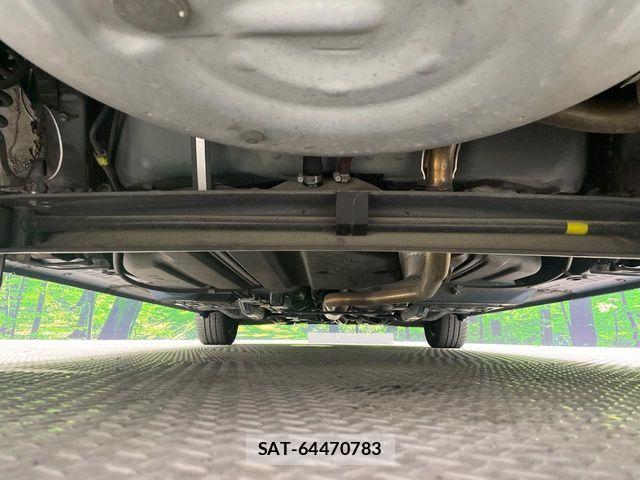 Toyota SIENTA 2018-01 8831582-19