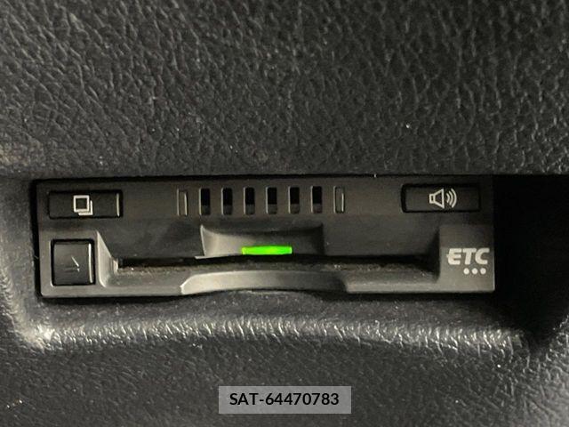 Toyota SIENTA 2018-01 8831582-5