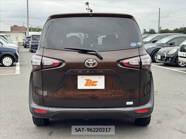 Toyota SIENTA 2016-11 8831571-13