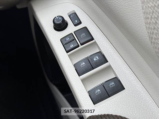 Toyota SIENTA 2016-11 8831571-25
