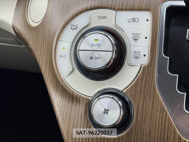 Toyota SIENTA 2016-11 8831571-3