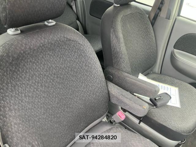 Toyota SIENTA 2013-09 8831596-11