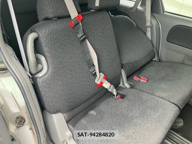 Toyota SIENTA 2013-09 8831596-13