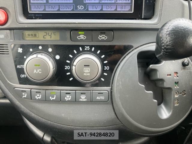 Toyota SIENTA 2013-09 8831596-19