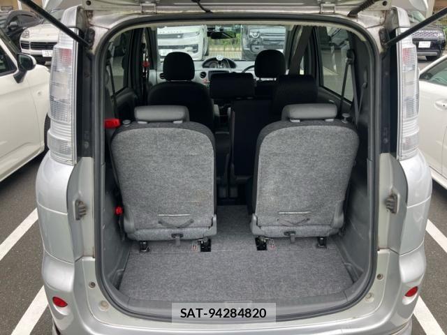 Toyota SIENTA 2013-09 8831596-21