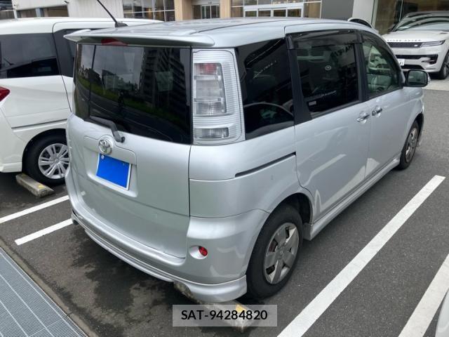 Toyota SIENTA 2013-09 8831596-2