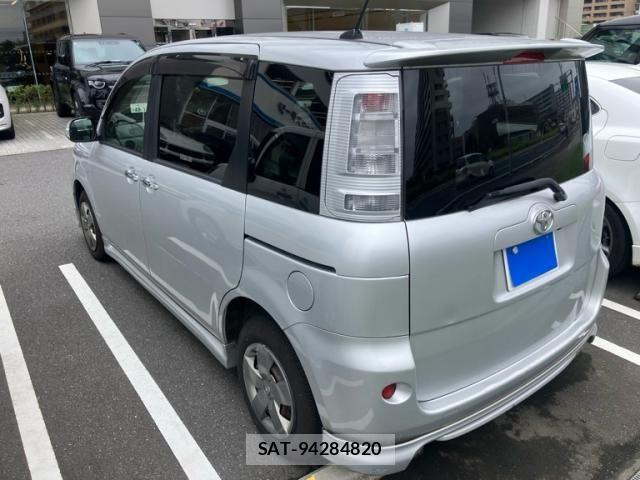 Toyota SIENTA 2013-09 8831596-3