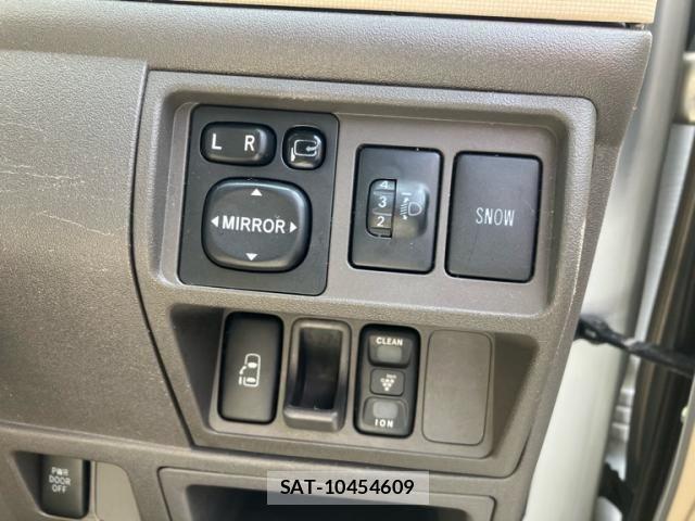 Toyota SIENTA 2006-07 8831597-10