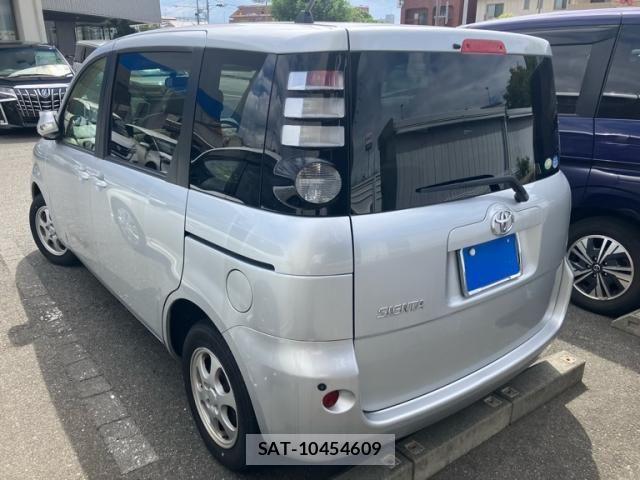 Toyota SIENTA 2006-07 8831597-3