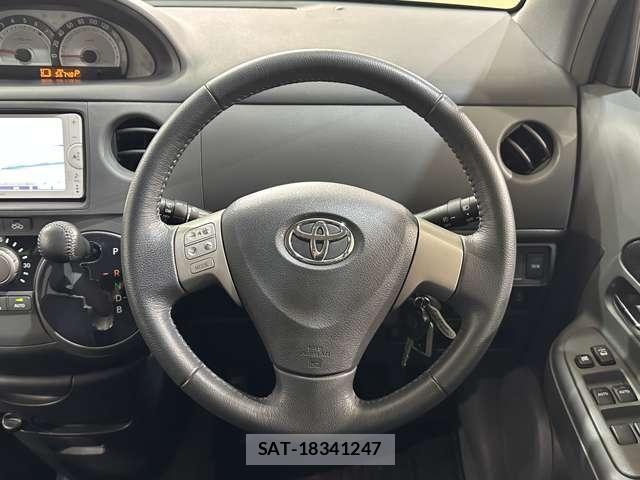 Toyota SIENTA 2013-09 8850638-9