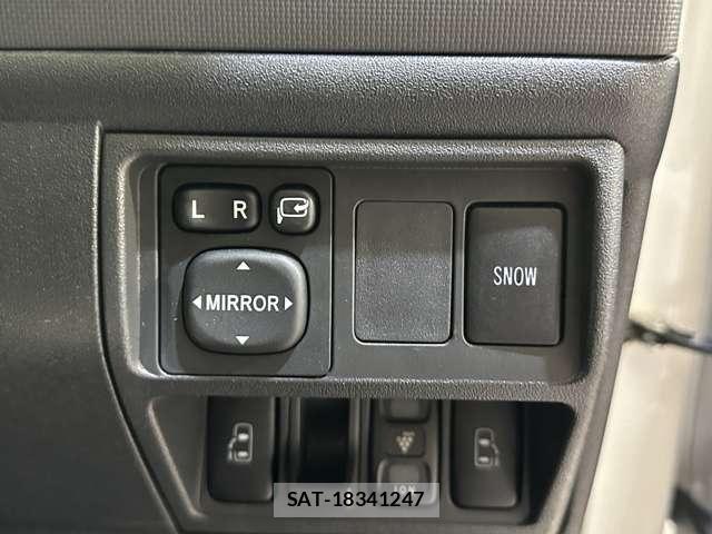 Toyota SIENTA 2013-09 8850638-11